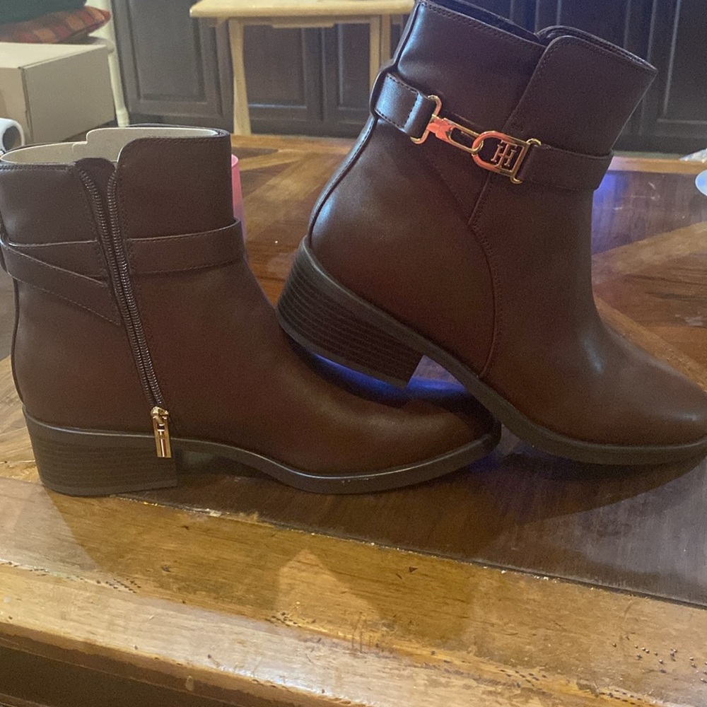 Tommy Hilfiger Ianzi Ornamented Side Zip Booties - Picture 4 of 5